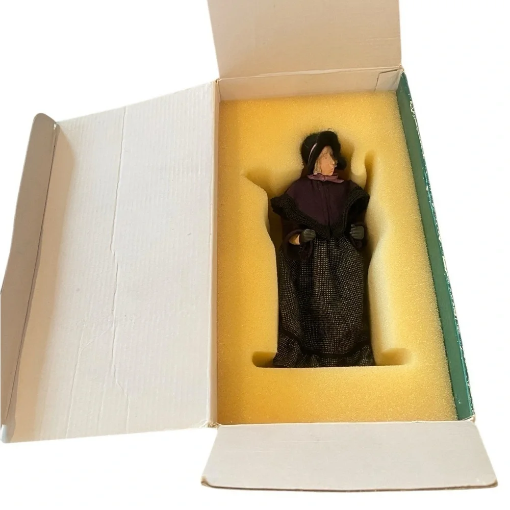 Vtg 1990 hallmark collections limited edition Victorian Carolers Viola in box